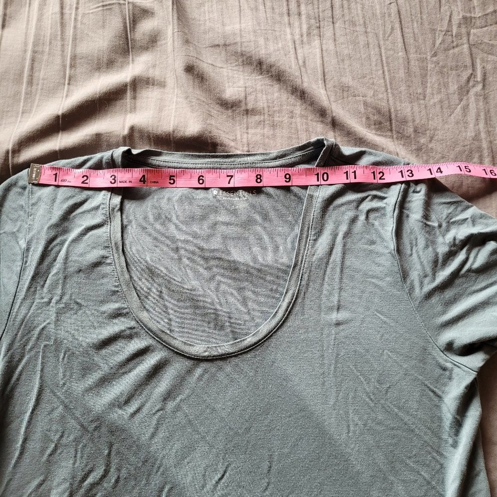 Small Reitmans R Essentials Short Sleeve Tee - Picture 5 of 7